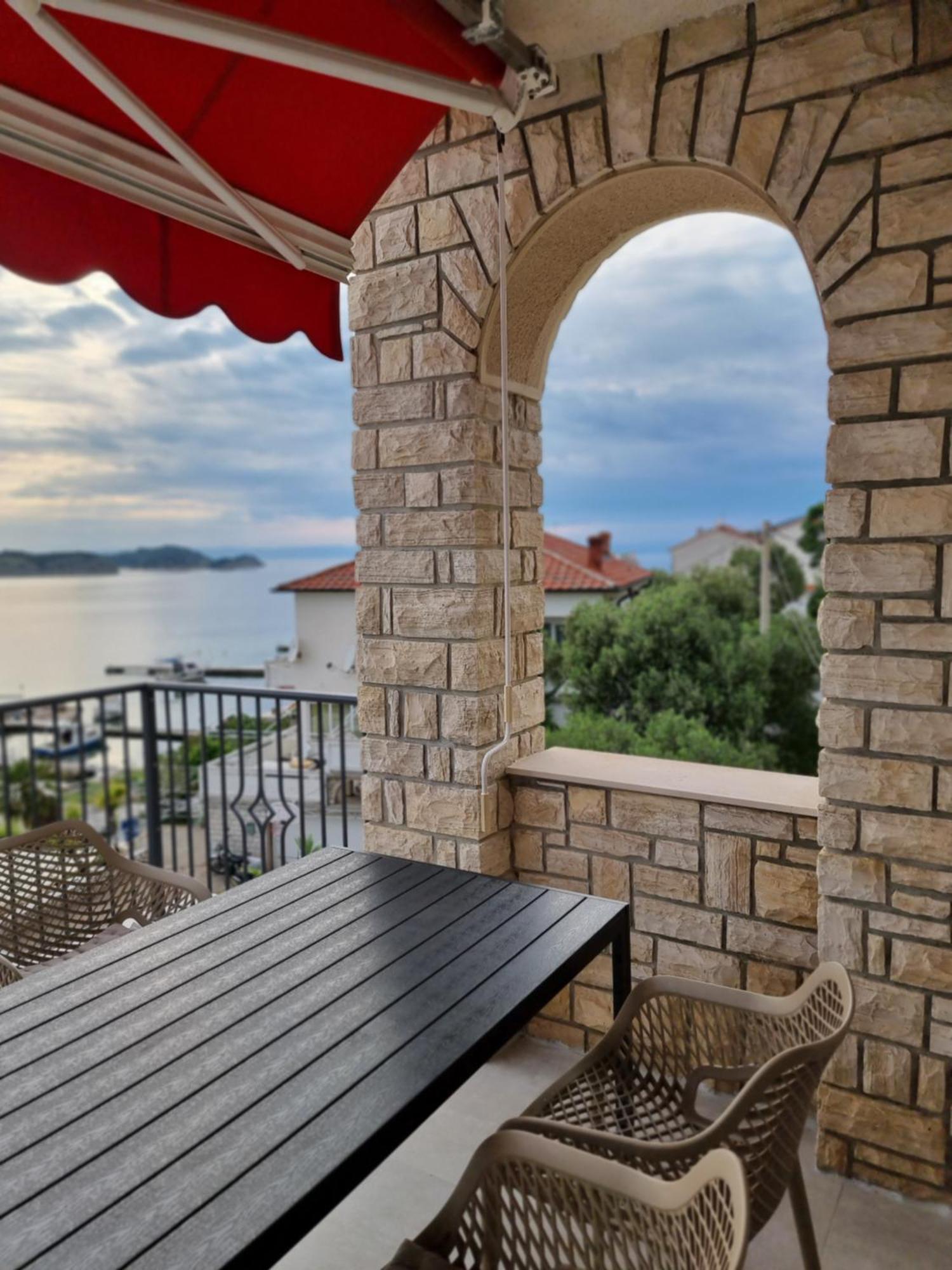 Villa Suzana Supetarska Draga Buitenkant foto